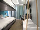 Standard Quadruple room with city view