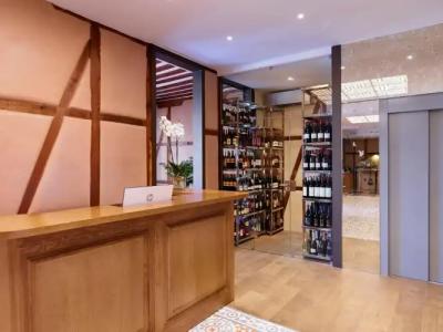 Boutique Adolfo - 12