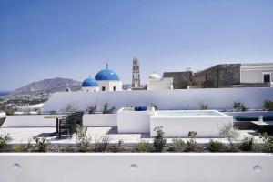 The Garden View, Fira