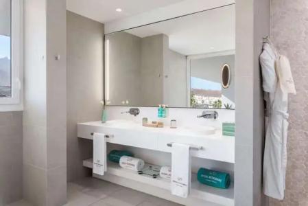 Royal Hideaway Corales Suites - 99