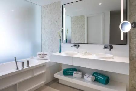 Royal Hideaway Corales Suites - 10