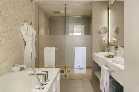 Royal Hideaway Corales Suites - 82