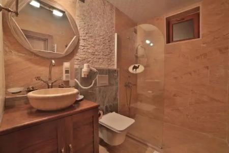 Caravanserai Inn - 101