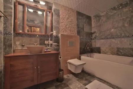 Caravanserai Inn - 111