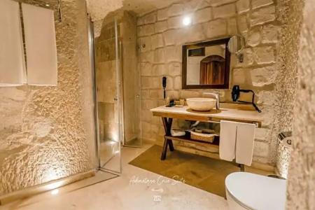 Nino Cave Suites - 102