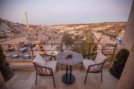 Nino Cave Suites - 166