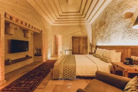 Nino Cave Suites - 210