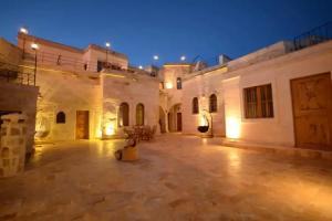 Crassus Cave Hotel, Uerguep