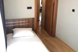 Martin Suit, Bursa