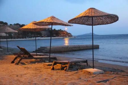 ada-art guesthouse design rooms next to beach - 15