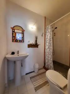 ada-art guesthouse design rooms next to beach - 26