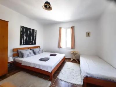 ada-art guesthouse design rooms next to beach - 25