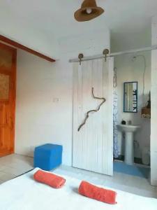 ada-art guesthouse design rooms next to beach - 69