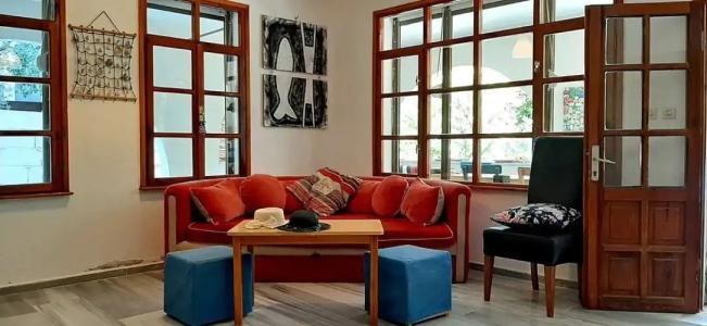 ada-art guesthouse design rooms next to beach - 12