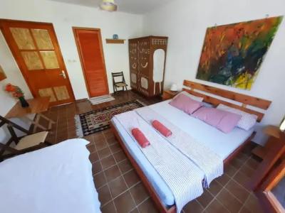 ada-art guesthouse design rooms next to beach - 37