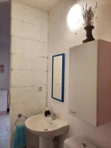 ada-art guesthouse design rooms next to beach - 72