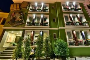 Hotel Poem, Istanbul