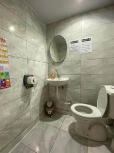 Gold Coast Hostel - 8