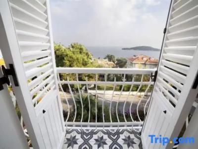 Triada Büyükada - 68