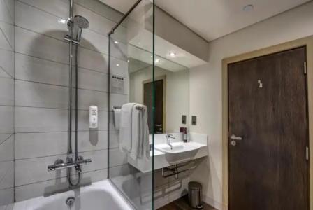 Premier Inn Dubai Al Jaddaf - 105