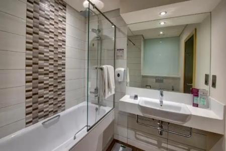 Premier Inn Dubai Al Jaddaf - 104