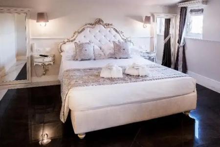 The Moon Boutique & Spa - 77