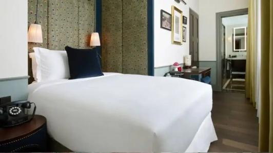 Maxwell Reserve Singapore, Autograph Collection - 37