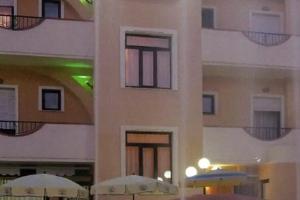 Hotel La Brace, Castella