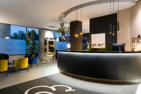 Elizabeth Lifestyle - 1