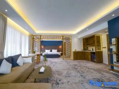 Queenco & Casino - 176