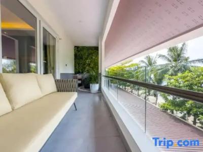 Queenco & Casino - 180