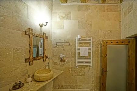 Risus Cave Suites - 84