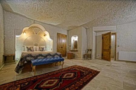 Risus Cave Suites - 104
