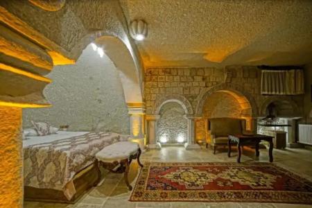 Risus Cave Suites - 102