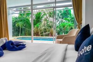 Veloche Group Hotel, Karon