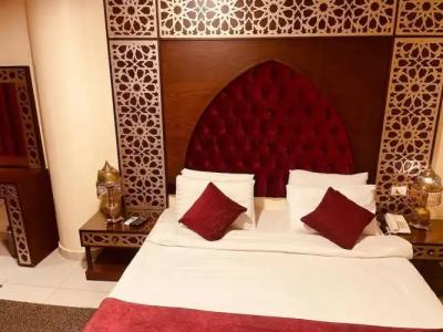 PYRAMIDS TOWER Inn - 76