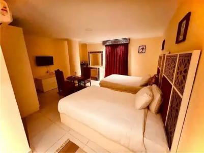 PYRAMIDS TOWER Inn - 77