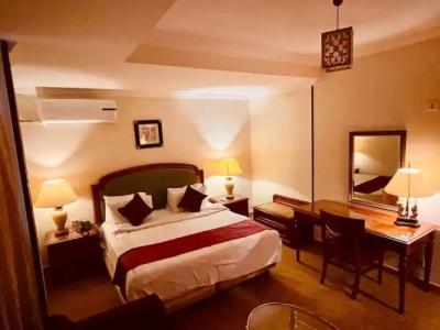 PYRAMIDS TOWER Inn - 69