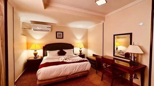 PYRAMIDS TOWER Inn - 79