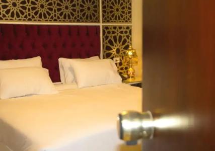 PYRAMIDS TOWER Inn - 85