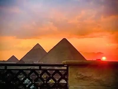 PYRAMIDS TOWER Inn - 55