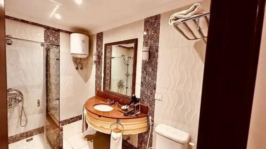 PYRAMIDS TOWER Inn - 123