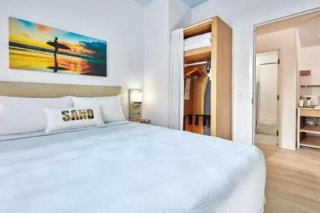 Universal’s Endless Summer Resort – Dockside Inn and Suites - 32