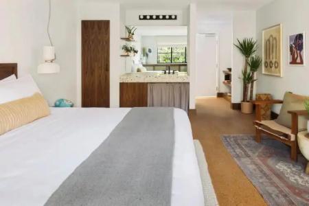 Silver Lake Pool & Inn - 14