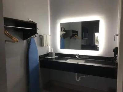 Fairfield Inn and Suites by Marriott Houston Brookhollow - 1