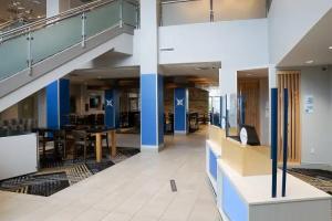Holiday Inn Express & Suites - Aurora Medical Campus, an IHG Hotel, Aurora