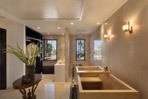 Herbert Samuel Royal Shangri-La Hotel