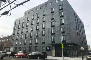 Hotel Nirvana, Queens
