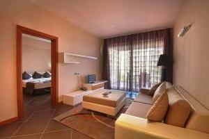 PARADISE RESORT OZDERE, Oezdere