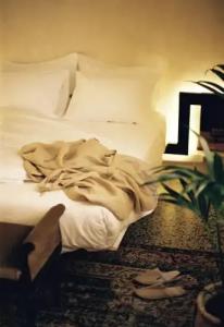 Shila Athens - 100